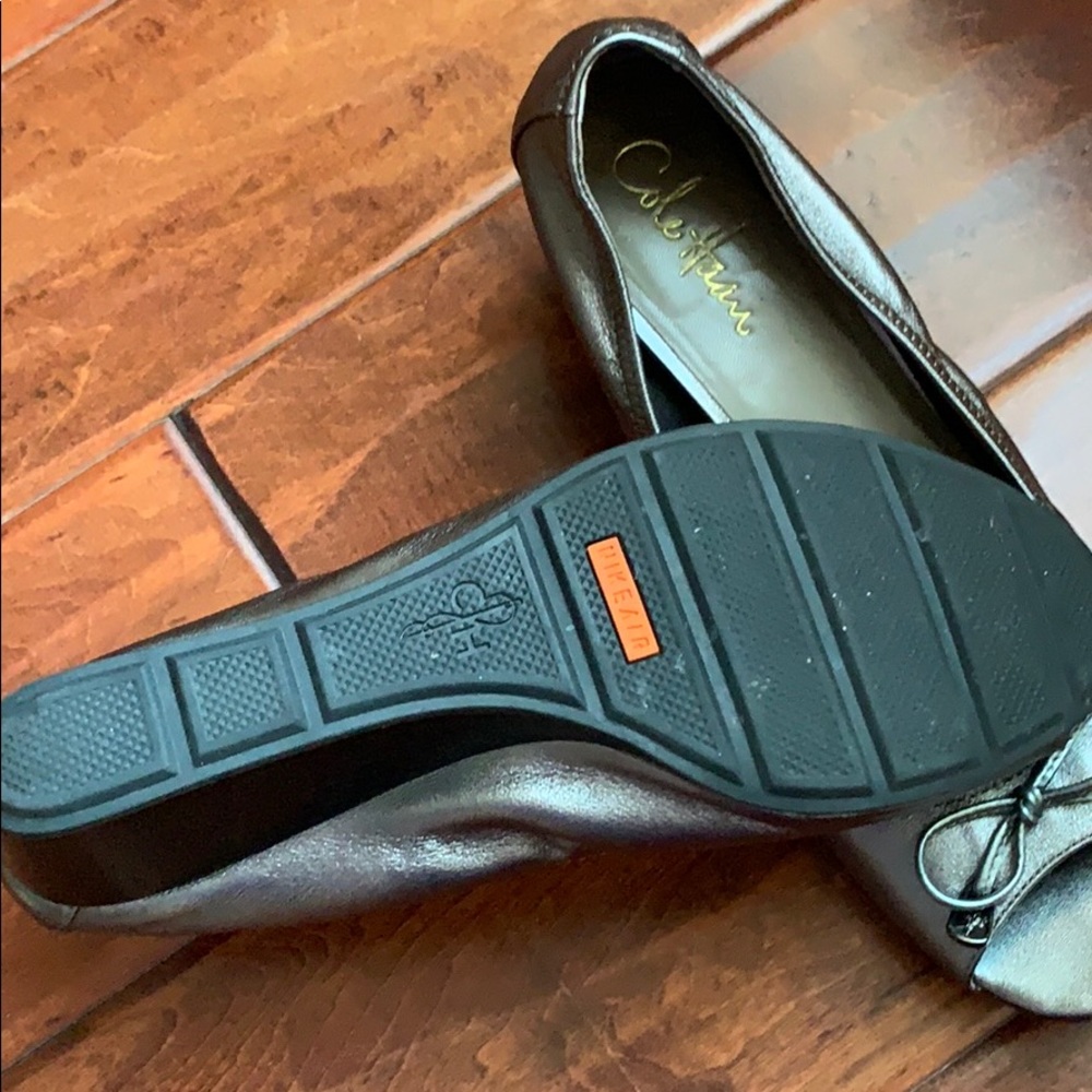 Cole Haan wedge with Nike Air soles. - Picture 3 of 3